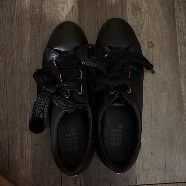 Bullboxer Women's Black Leather Low-Top Ribbon Lace-Up Sneakers
