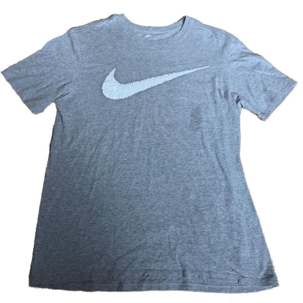 Nike Sportswear Graphic T-Shirt in Grey Heather