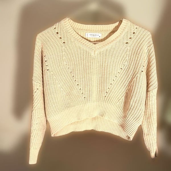 Jon & Anna Contemporary V-Neck Pointelle Knit Cropped Sweater Size Medium