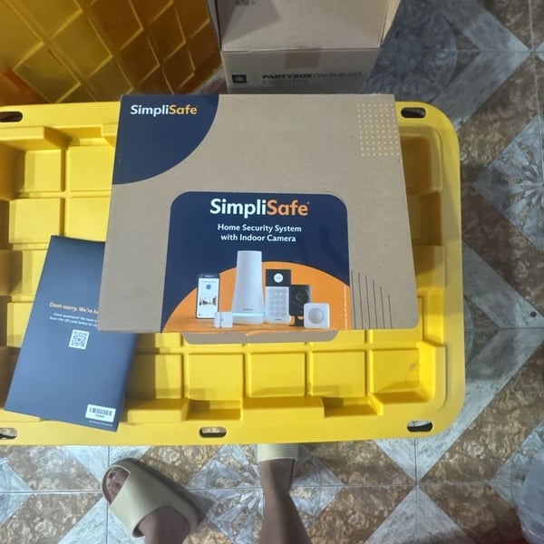 SimpliSafe Home Security System with Indoor Camera