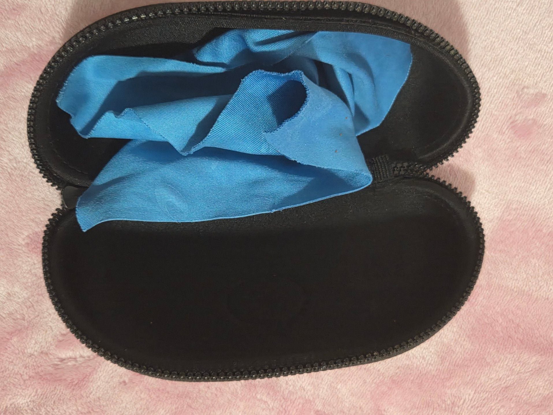 Costa Del Mar Black Zippered Hard Clamshell Sunglasses Case with Blue Logo 6