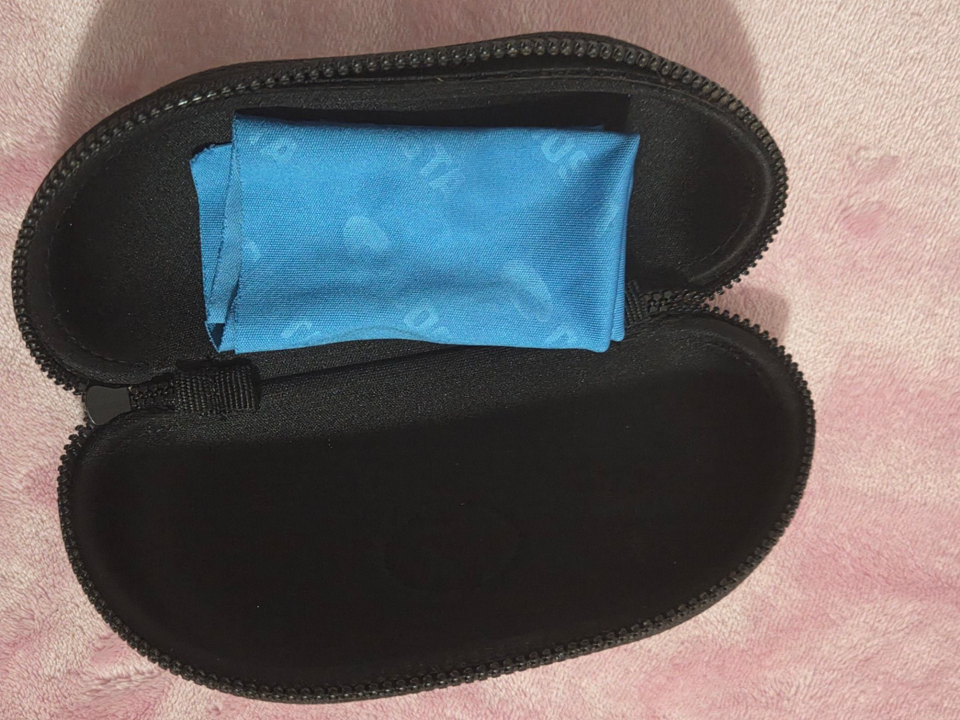 Costa Del Mar Black Zippered Hard Clamshell Sunglasses Case with Blue Logo 9