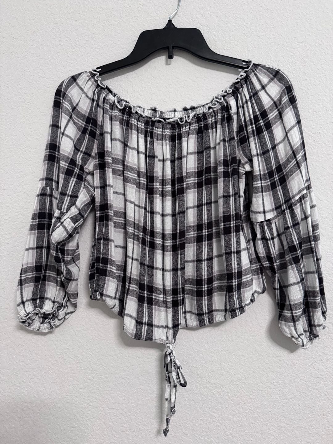 Hollister Off-the-Shoulder Black and White Plaid Crop Top with Tie Hem 2