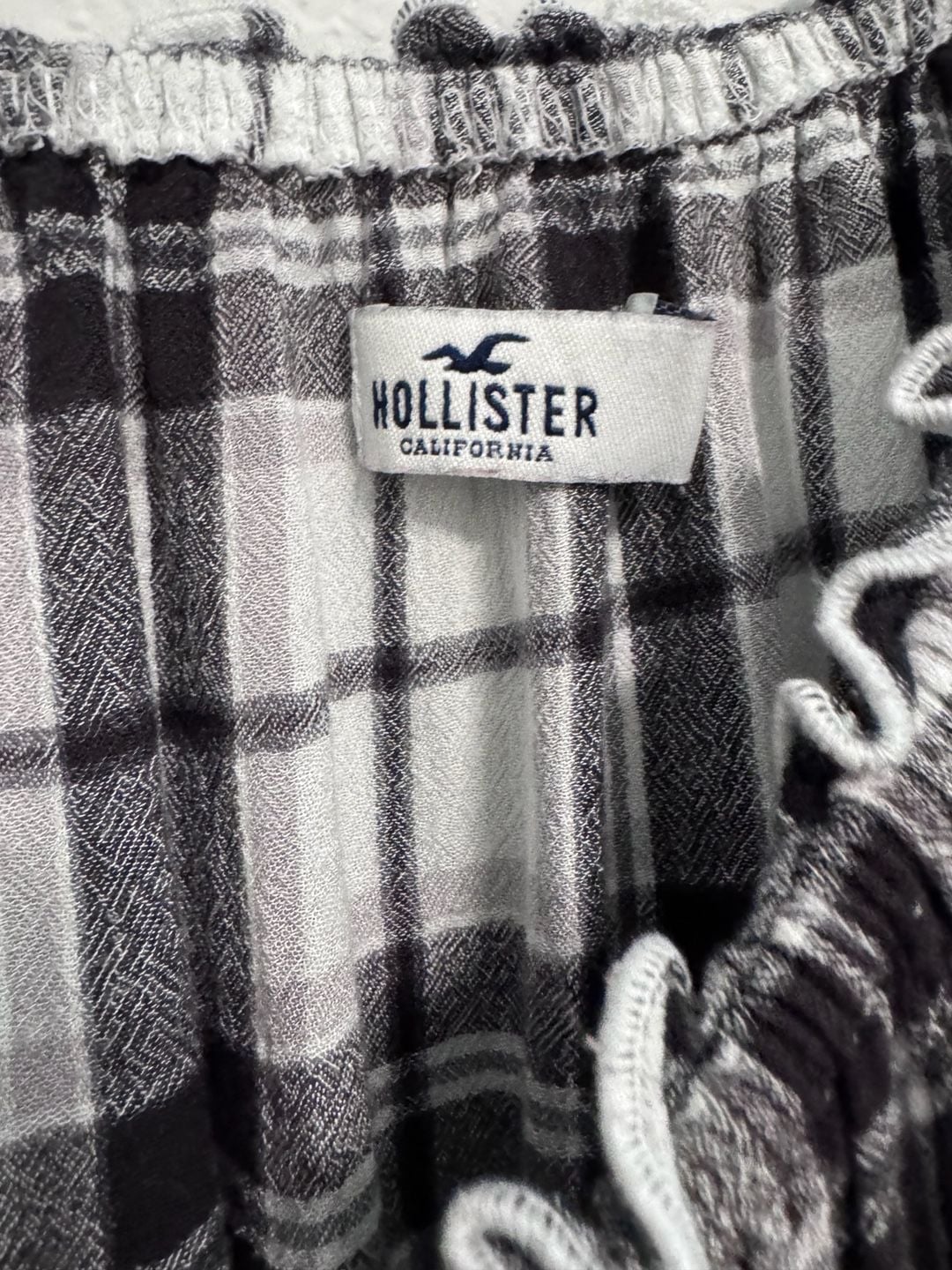Hollister Off-the-Shoulder Black and White Plaid Crop Top with Tie Hem 3