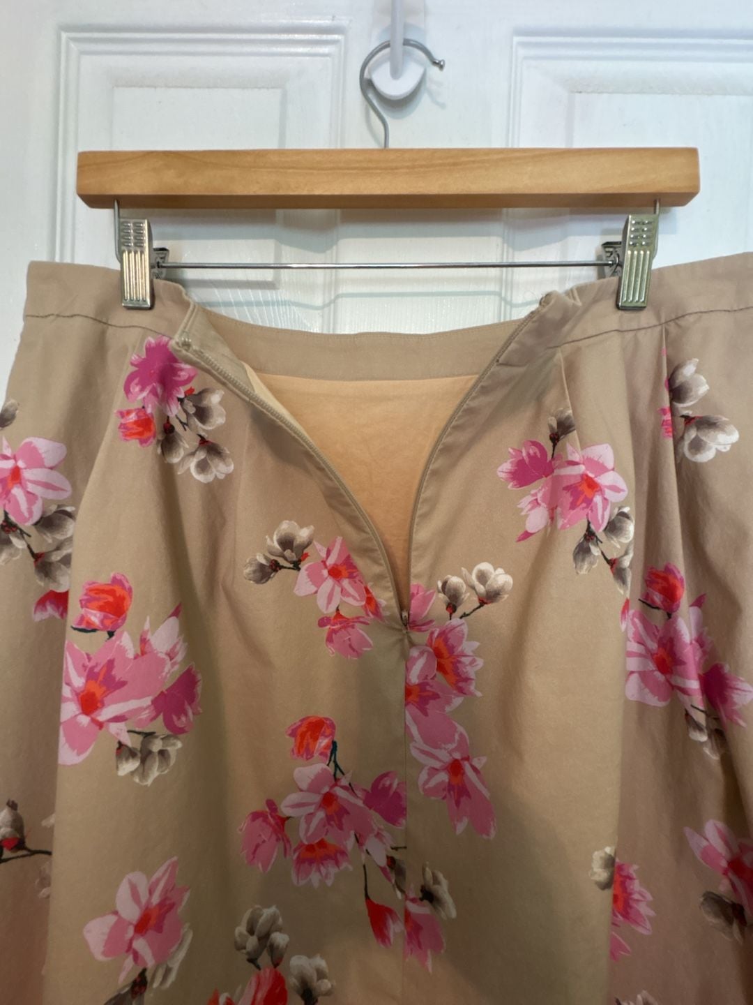 EUC Lands' End Tan Floral Print Pleated Midi Skirt with Pockets, 14 petite 7