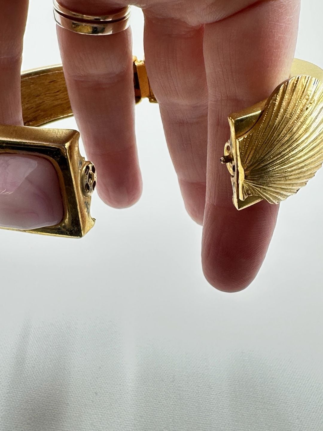 Vintage Castlecliff Gold Tone Shell Hinge Bangle Bracelet with Pink Cabochon 6
