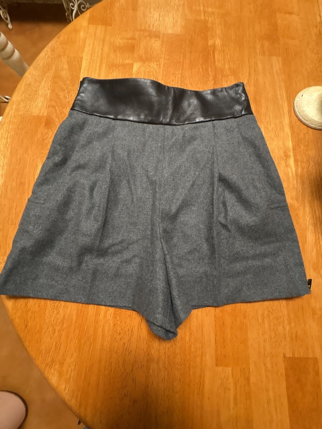 Diane von Furstenberg DVF Grey Wool and Leather Waistband Shorts Size 2 2