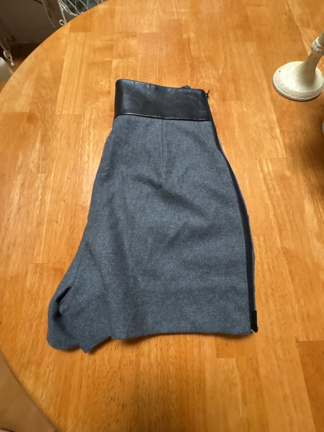 Diane von Furstenberg DVF Grey Wool and Leather Waistband Shorts Size 2 4