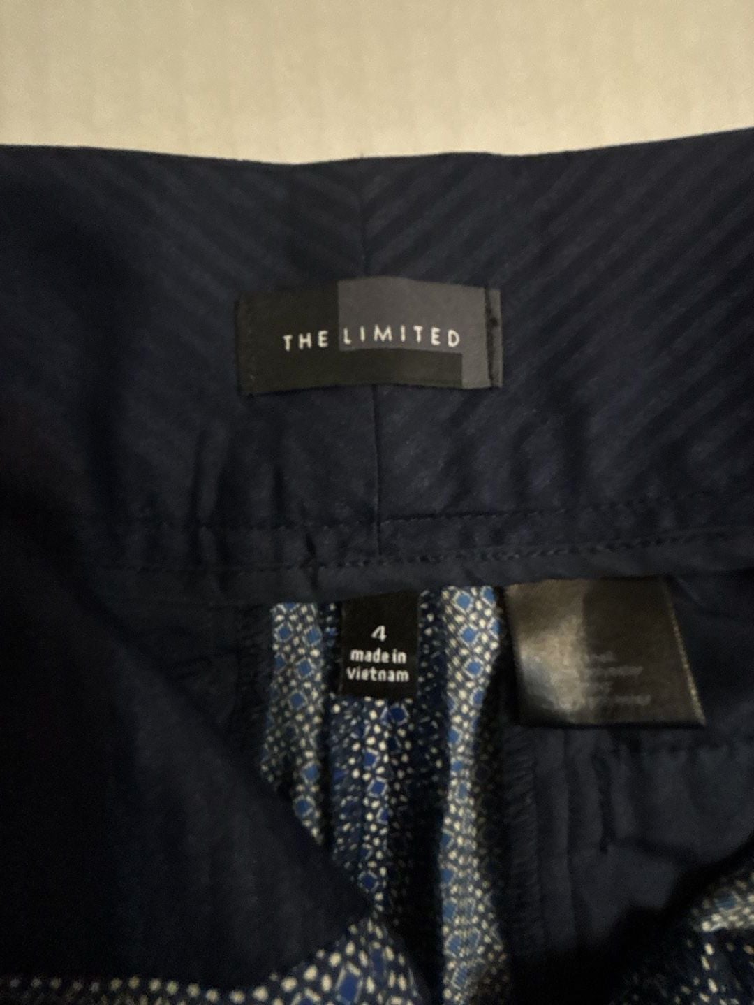The Limited Women's Geometric Pattern Tailored Shorts Blue/White Size 4 5