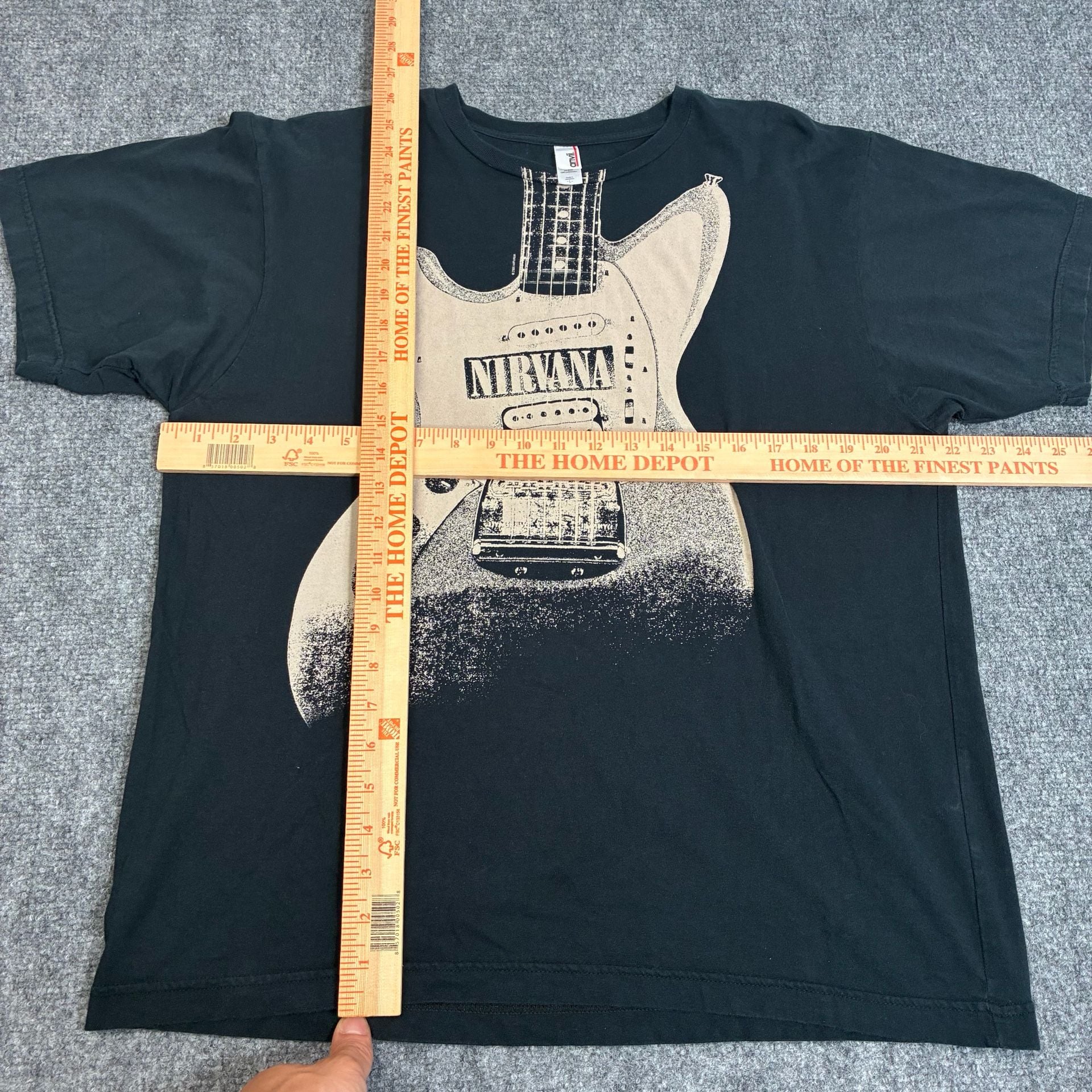Vintage Nirvana Guitar T-Shirt Anvil Tag Mens L Black 2005 Concert GOOD USED 9