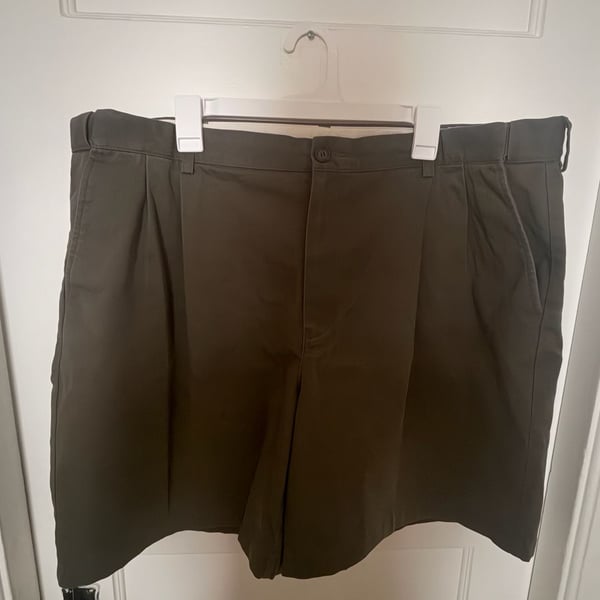 L.L.Bean Men's Comfort Waist Pleated Cotton Chino Shorts