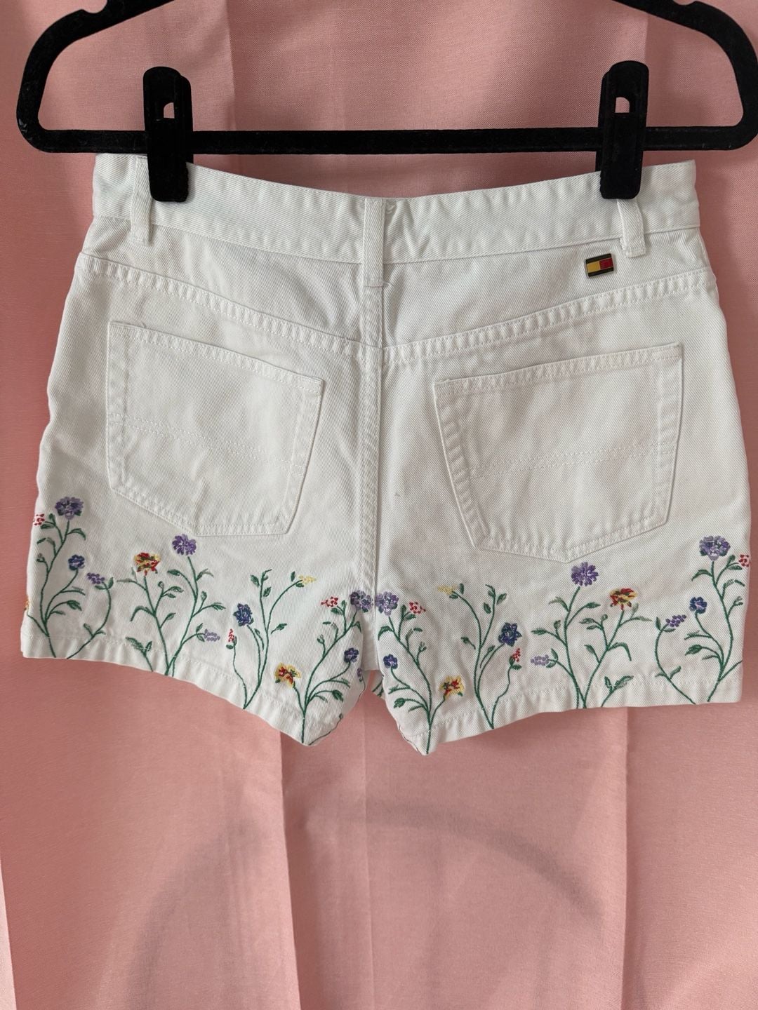 Vintage Tommy Hilfiger White Denim Shorts with Floral Embroidery, Size 6 9