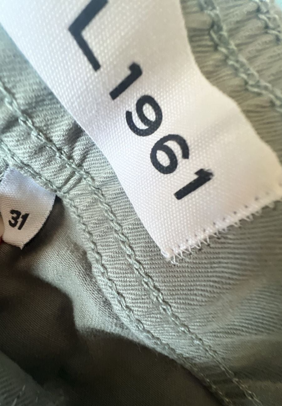 DL1961 Flynn Raw Hem Utility Shorts, Size 31 4
