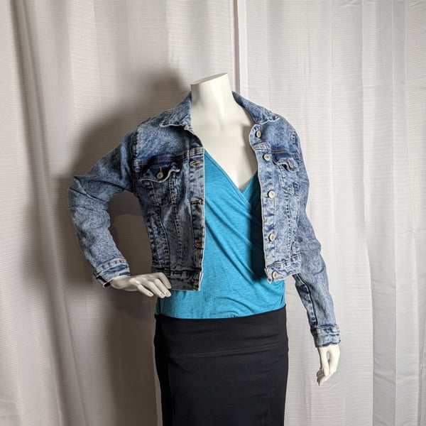 Ashley Vintage Charm Women's Acid Wash Cropped Denim Jacket