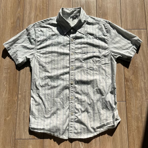 Oakley Men's Short Sleeve Button-Down Shirt with Dot Pattern
