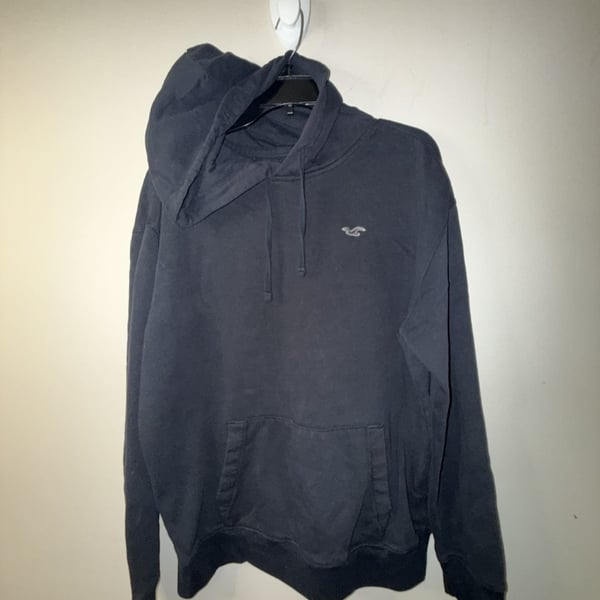 Hollister Icon Logo Pullover Hoodie in Black