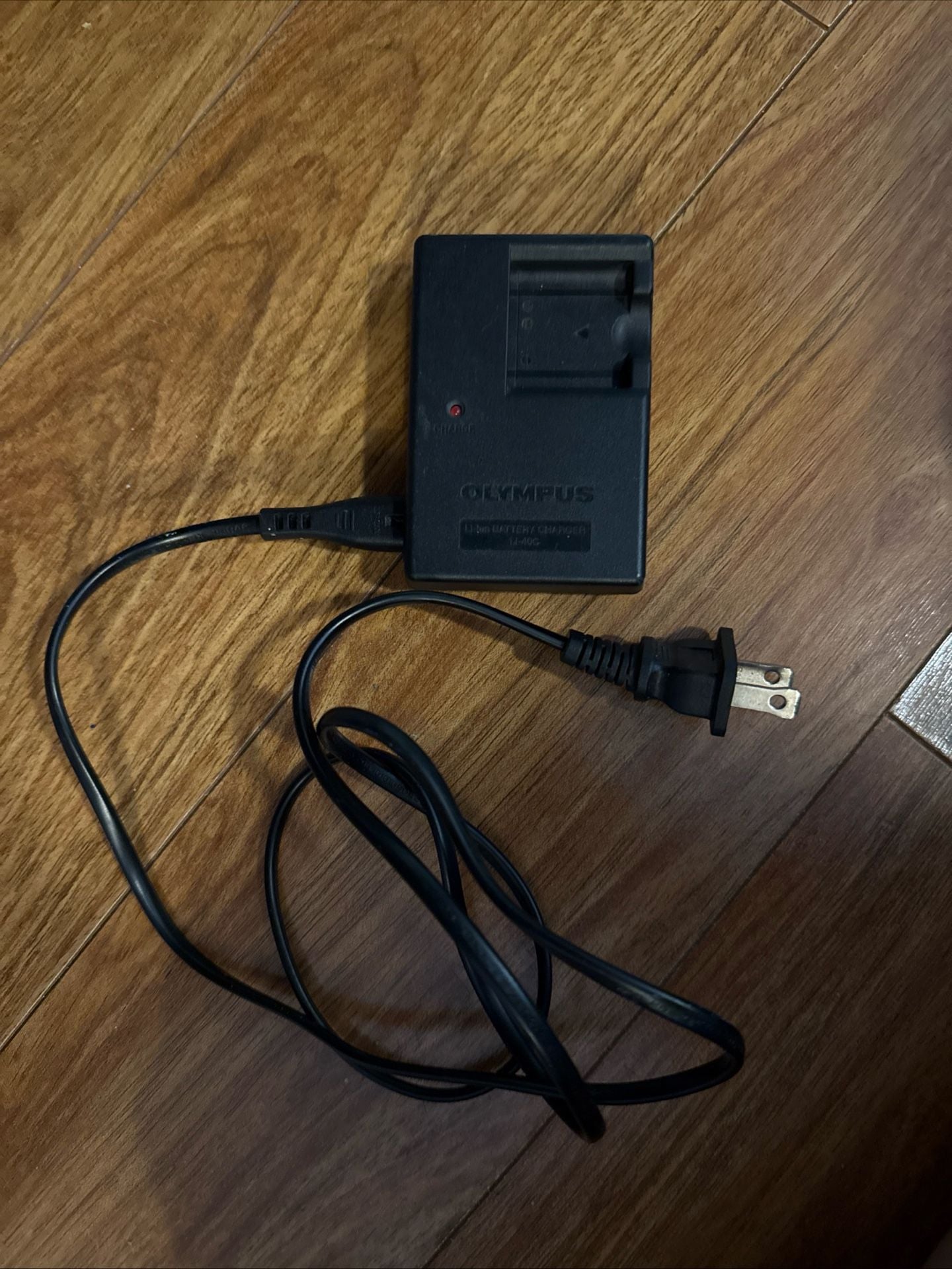 Olympus LI-40C Lithium-Ion Digital Camera Battery Charger 1