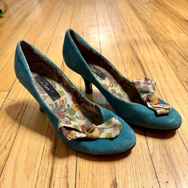 Baci Serena1 Teal Canvas Floral Bow Kitten Heel Pumps