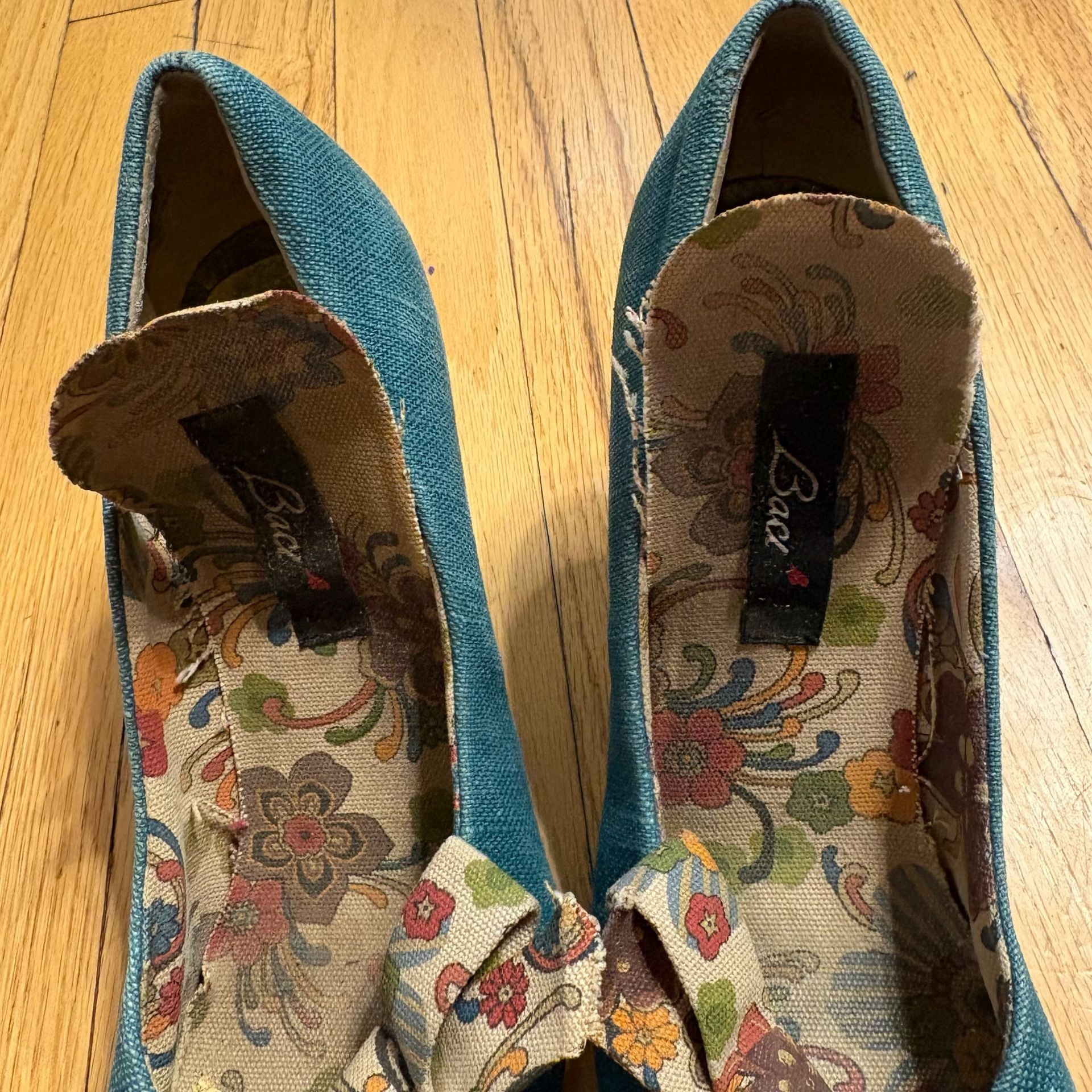 Baci Serena1 Teal Canvas Floral Bow Kitten Heel Pumps 7