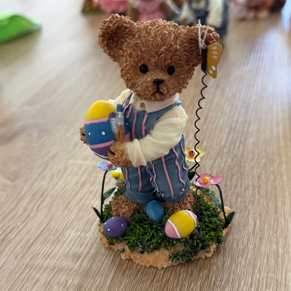 Home Interiors 2002 Kuddles Korner March Easter Bear Figurine