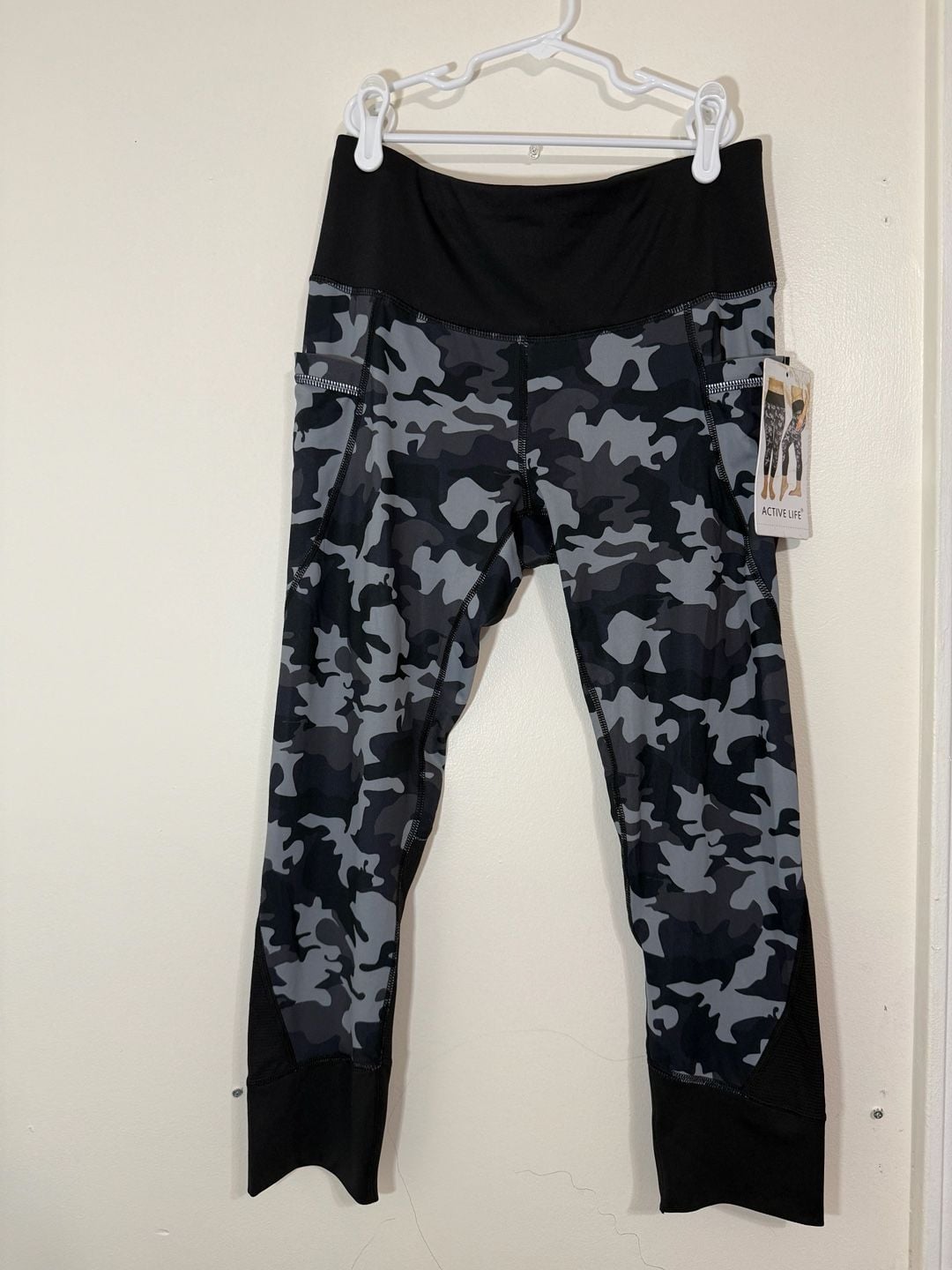 Active Life Women's Camo Print Performance Leggings with Side Pockets 2