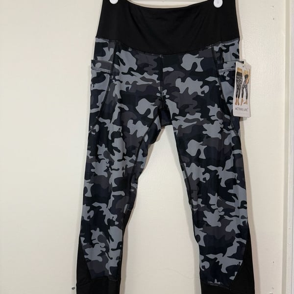 Active Life Women's Camo Print Performance Leggings with Side Pockets