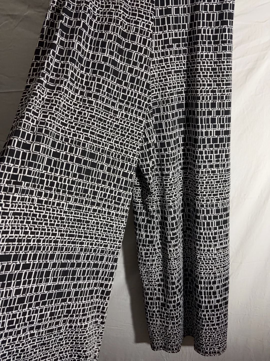 New Directions Women's Black and White Geometric Print Elastic Waist Wide Leg Pants 3