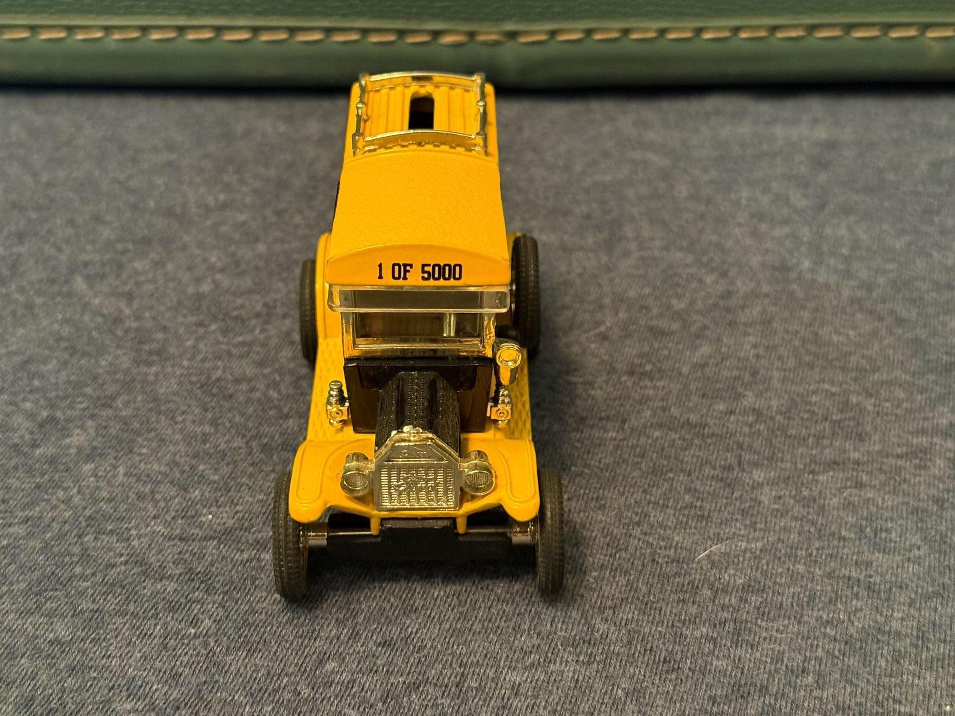 University of Iowa Hawkeyes Diecast 1923 Ford Model T Coin Bank 2