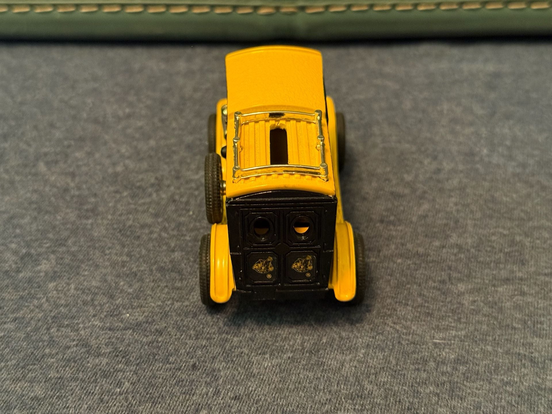 University of Iowa Hawkeyes Diecast 1923 Ford Model T Coin Bank 3