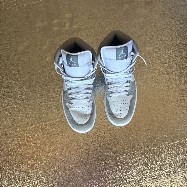 Air Jordan 1 Mid SE White/Cool Grey-Medium Grey (HF3216-100)