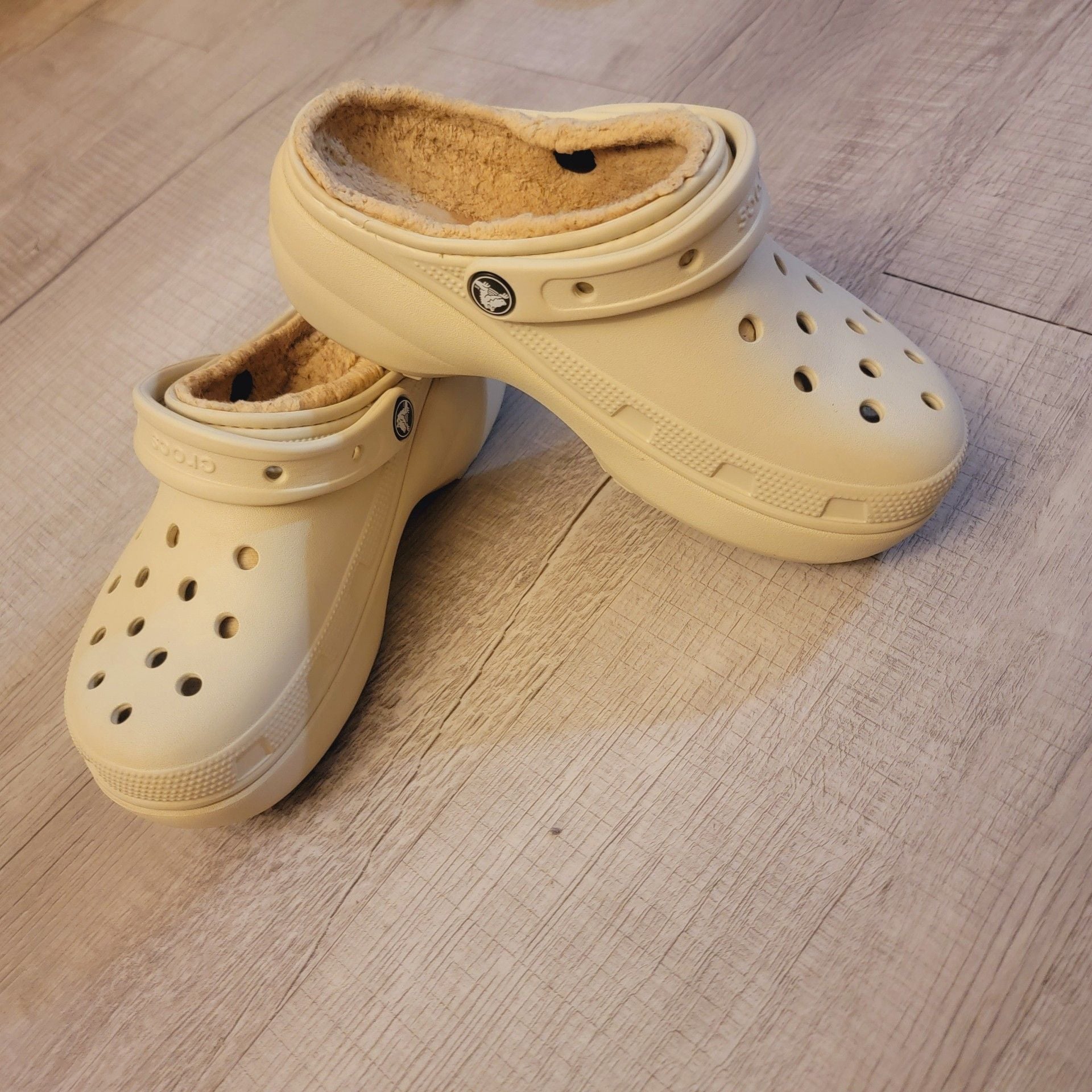 Crocs Classic Lined Clog in Bone 3