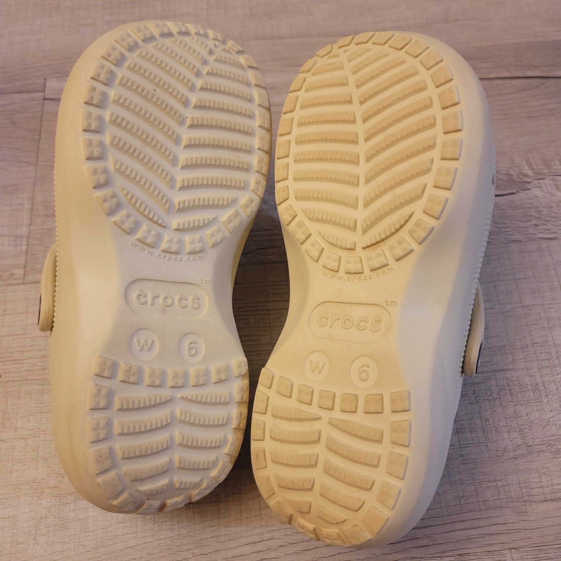 Crocs Classic Lined Clog in Bone 4