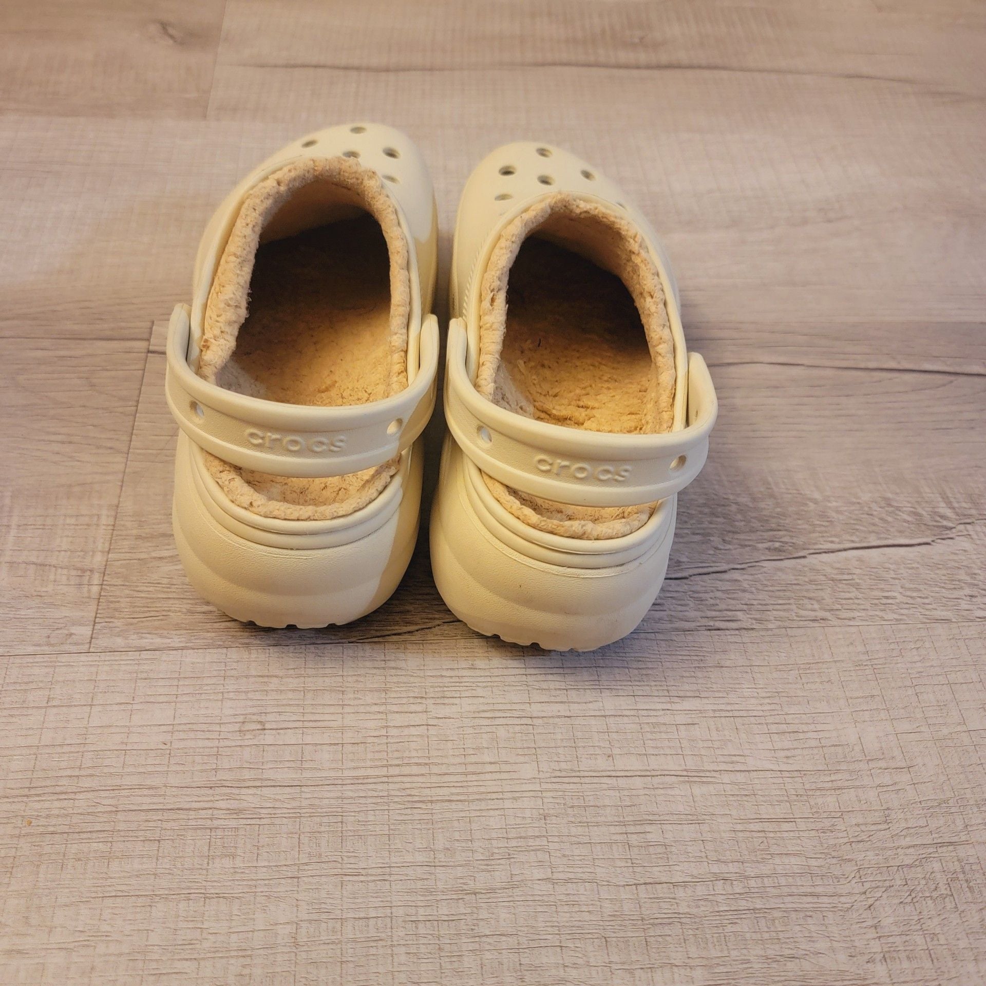 Crocs Classic Lined Clog in Bone 5