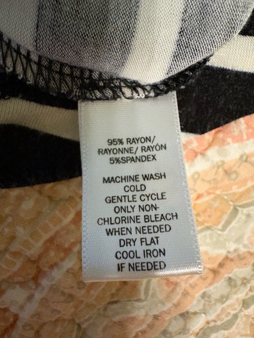 Preowned Ann Taylor LOFT Black & White Chevron Striped Flouncy Knit Skirt Large 5
