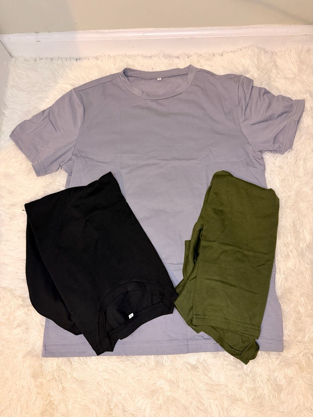 Set of 3 Men's Basic Crew Neck Short T-Shirts in Grey, Black, and Olive Green 1