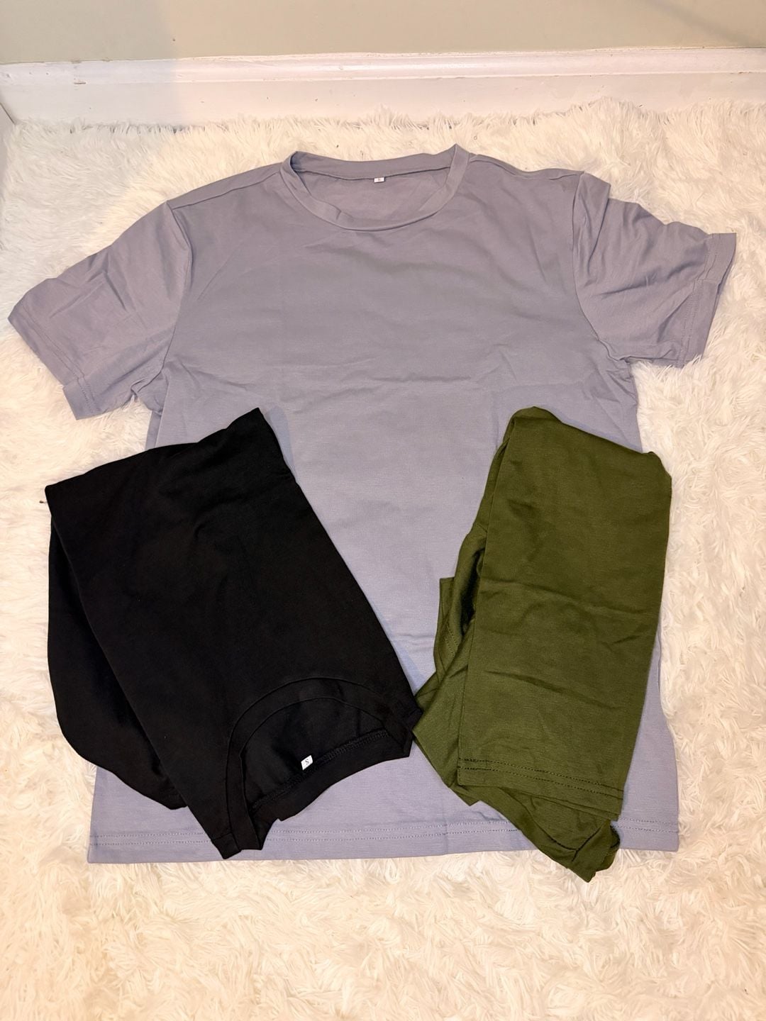 Set of 3 Men's Basic Crew Neck Short T-Shirts in Grey, Black, and Olive Green 2