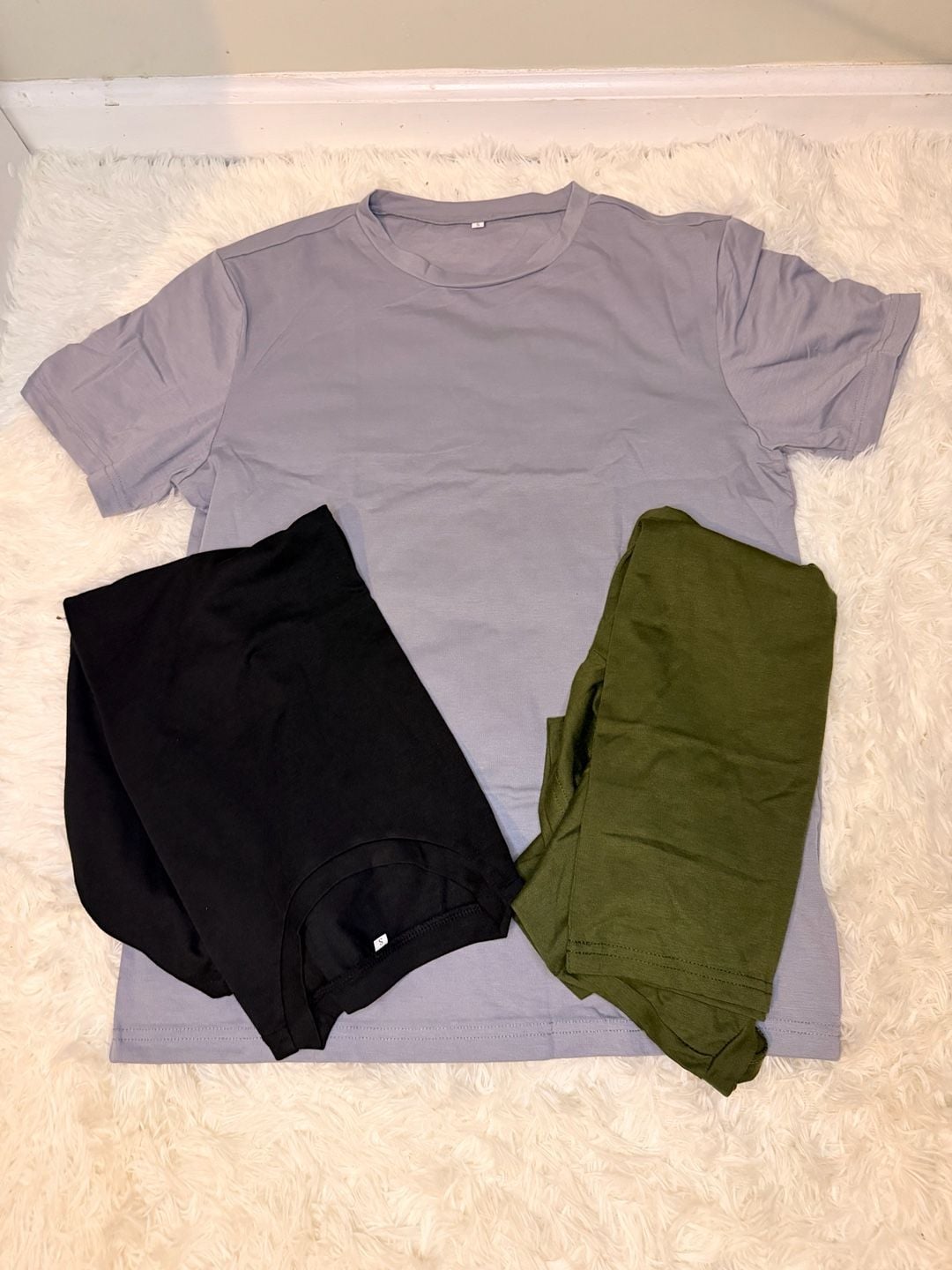 Set of 3 Men's Basic Crew Neck Short T-Shirts in Grey, Black, and Olive Green 5
