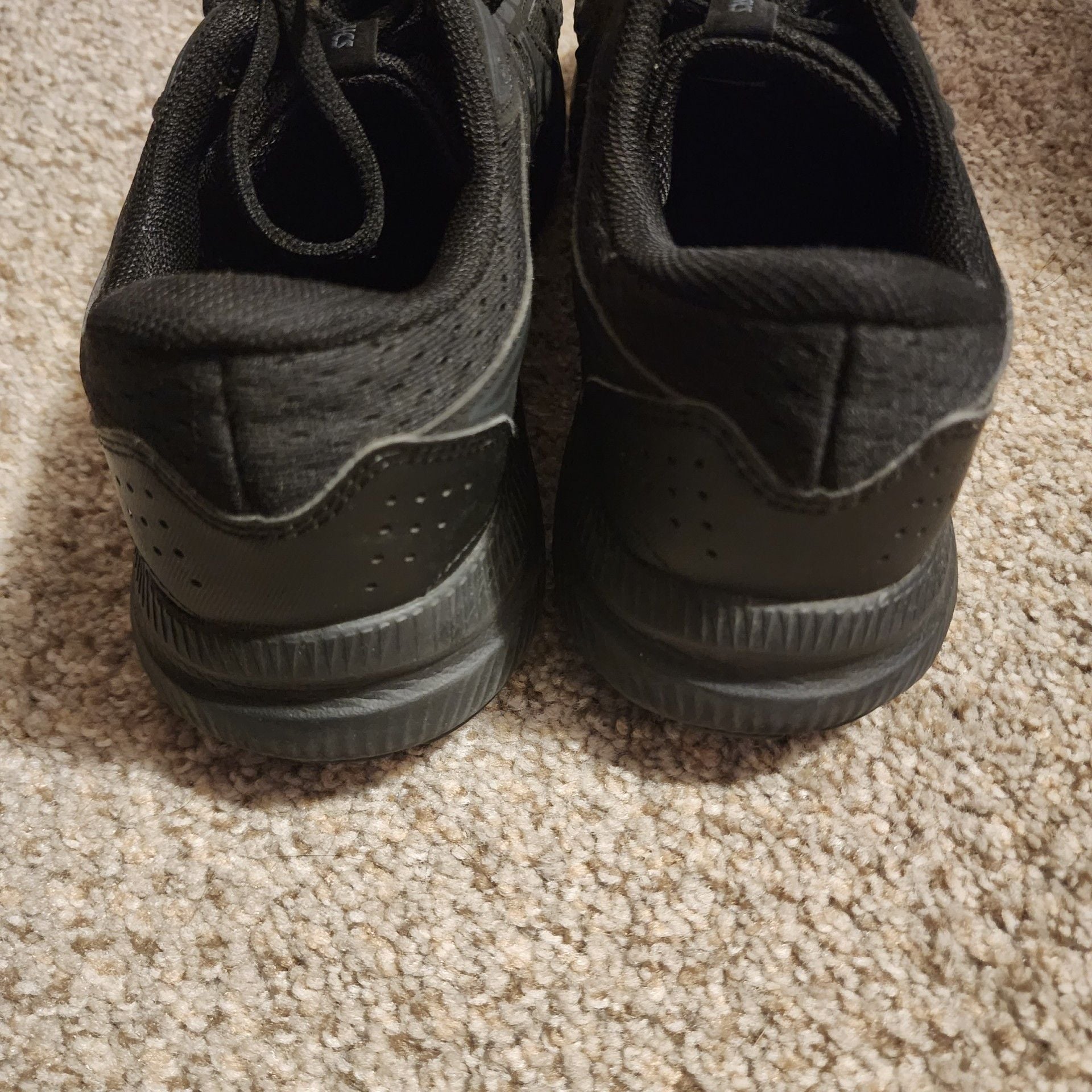 Asics Women's GEL-Contend 8 Black Running Shoes 6