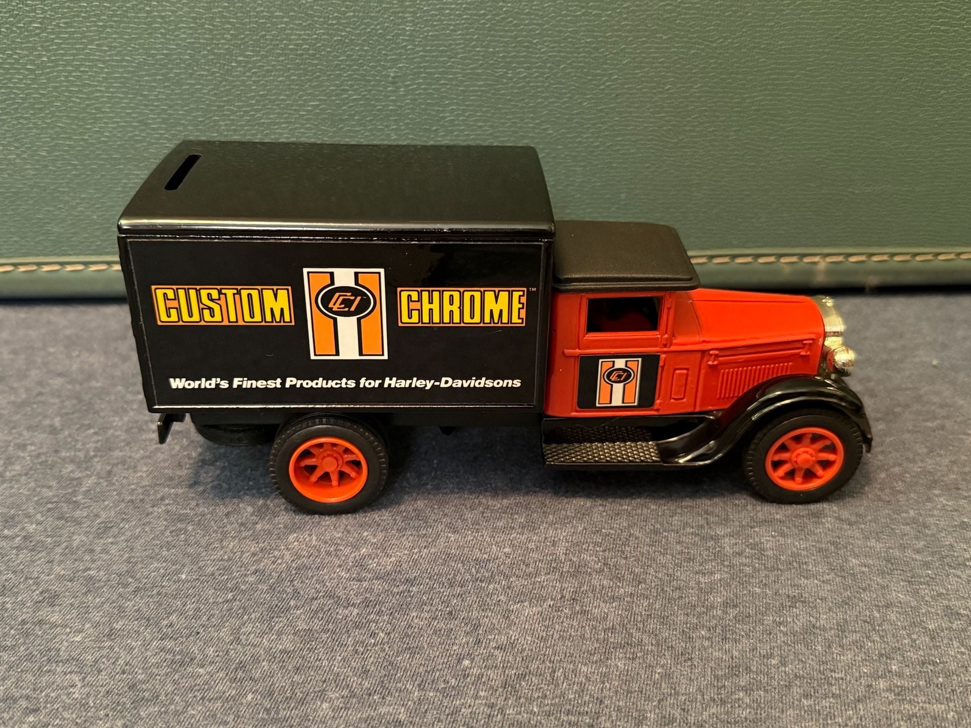 Ertl American Classic 1931 Hawkeye Delivery Truck Die-Cast Coin Bank 1