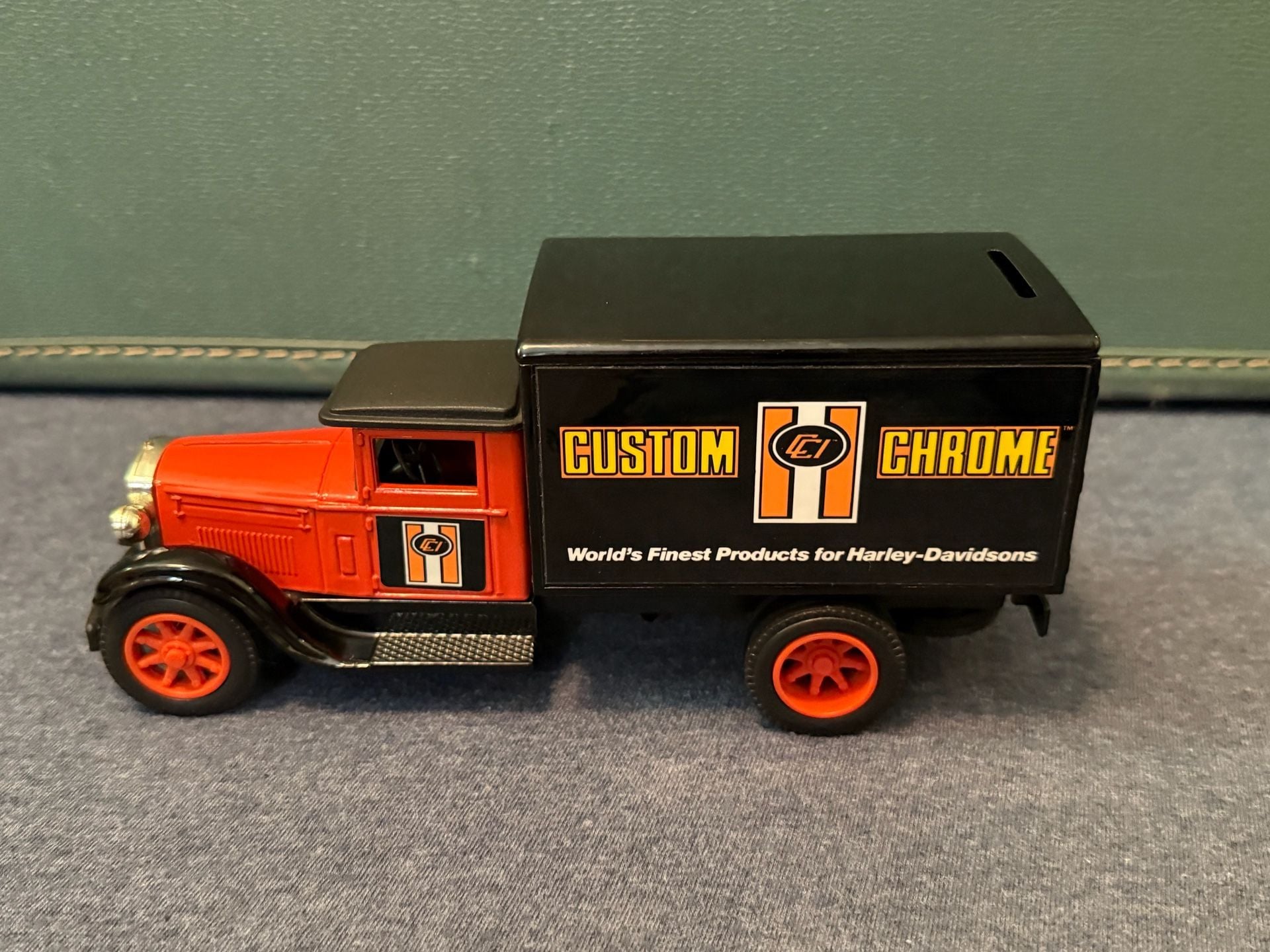 Ertl American Classic 1931 Hawkeye Delivery Truck Die-Cast Coin Bank 2