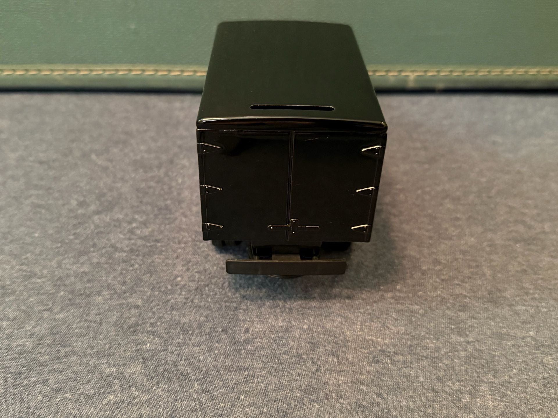 Ertl American Classic 1931 Hawkeye Delivery Truck Die-Cast Coin Bank 4