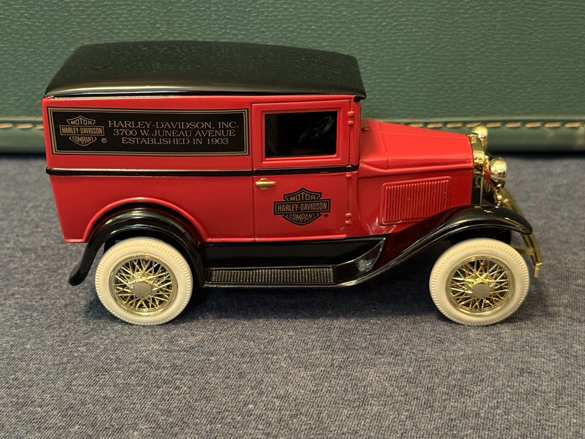 Liberty Classics Harley-Davidson 1931 Ford Model A Panel Delivery Coin Bank 2