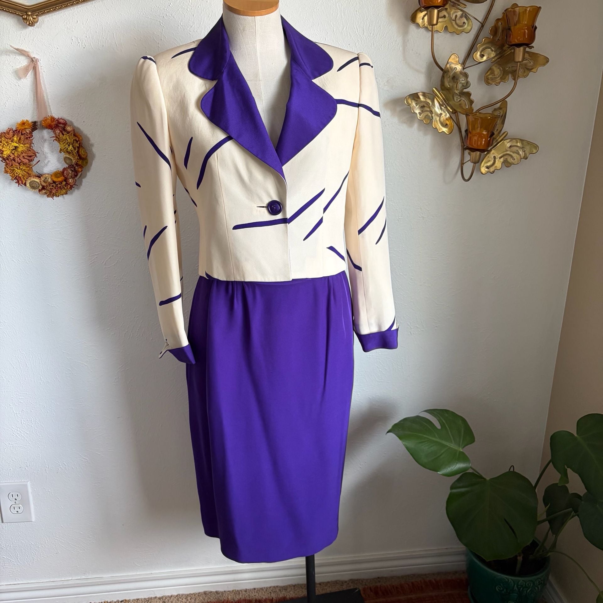 Rare Vintage David Hayes 100% Silk Blazer and Skirt Suit S 1