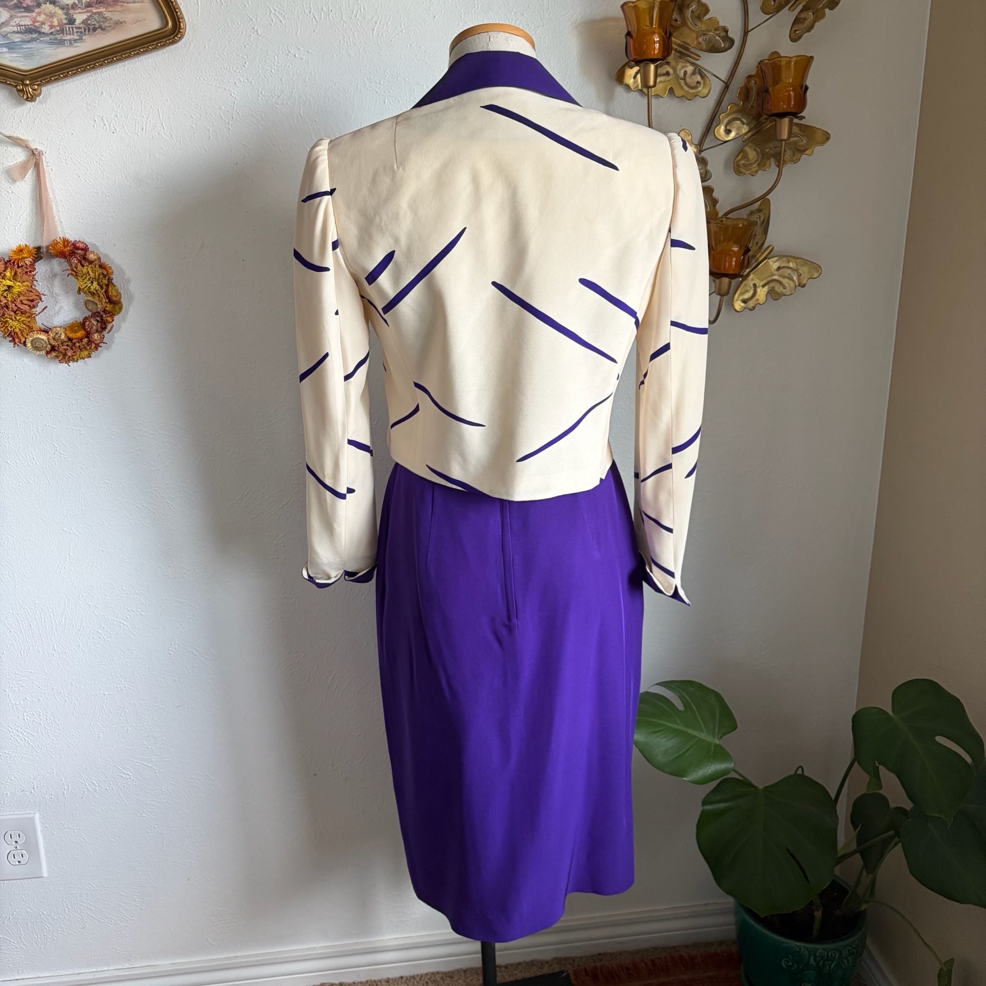 Rare Vintage David Hayes 100% Silk Blazer and Skirt Suit S 4