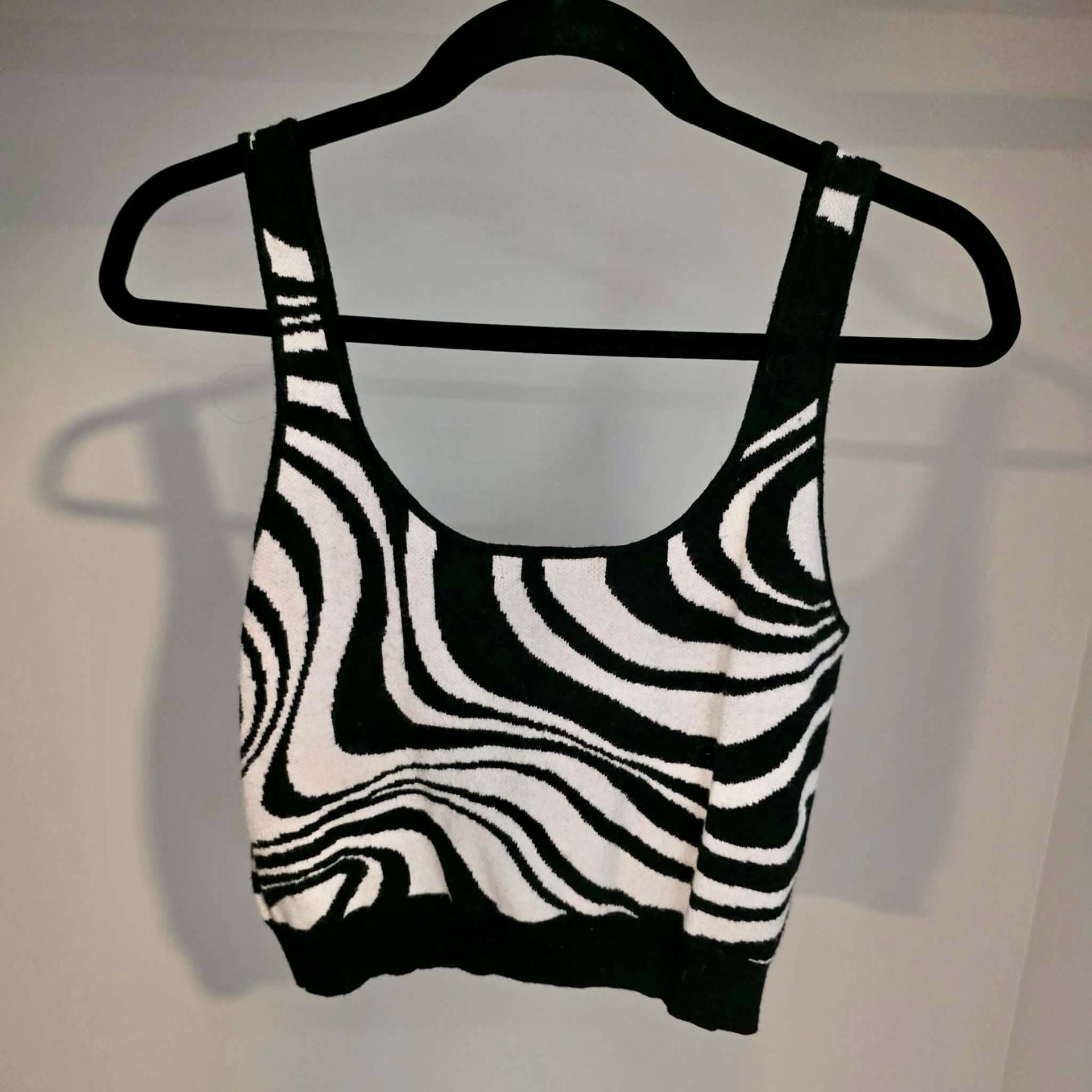 SO Goods For Life Black and White Zebra Print Button-Front Cropped Sweater Tank Top 3