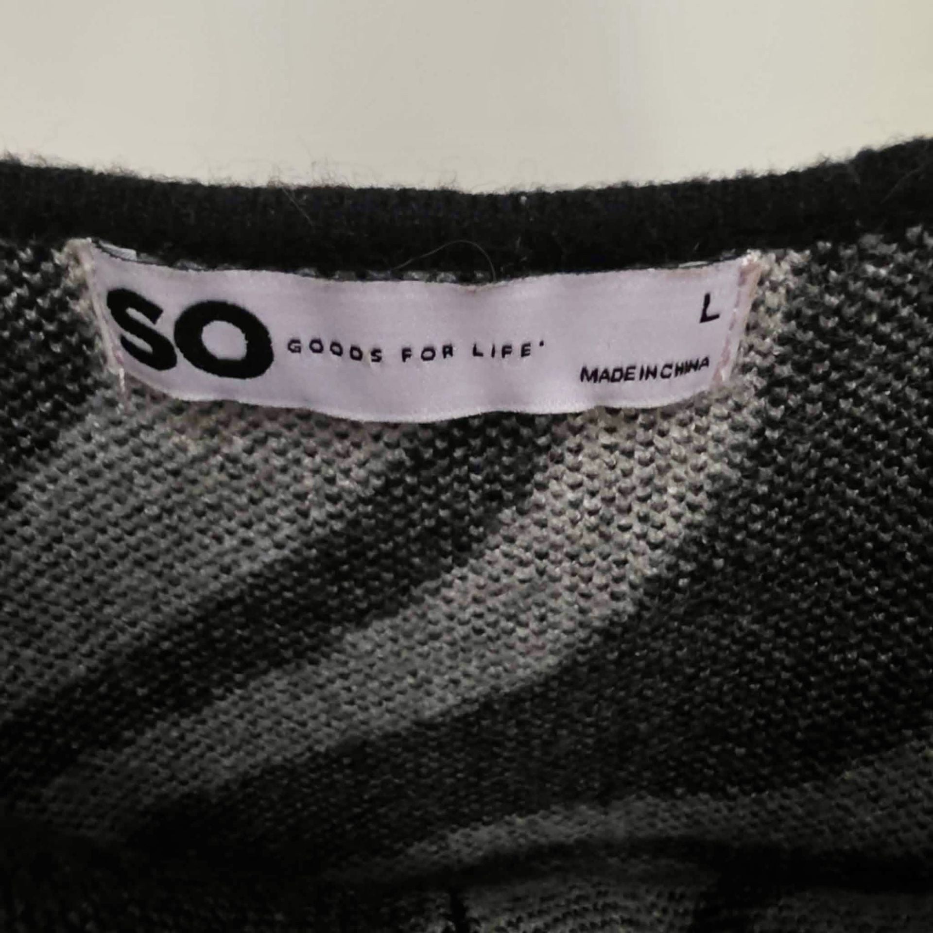 SO Goods For Life Black and White Zebra Print Button-Front Cropped Sweater Tank Top 4