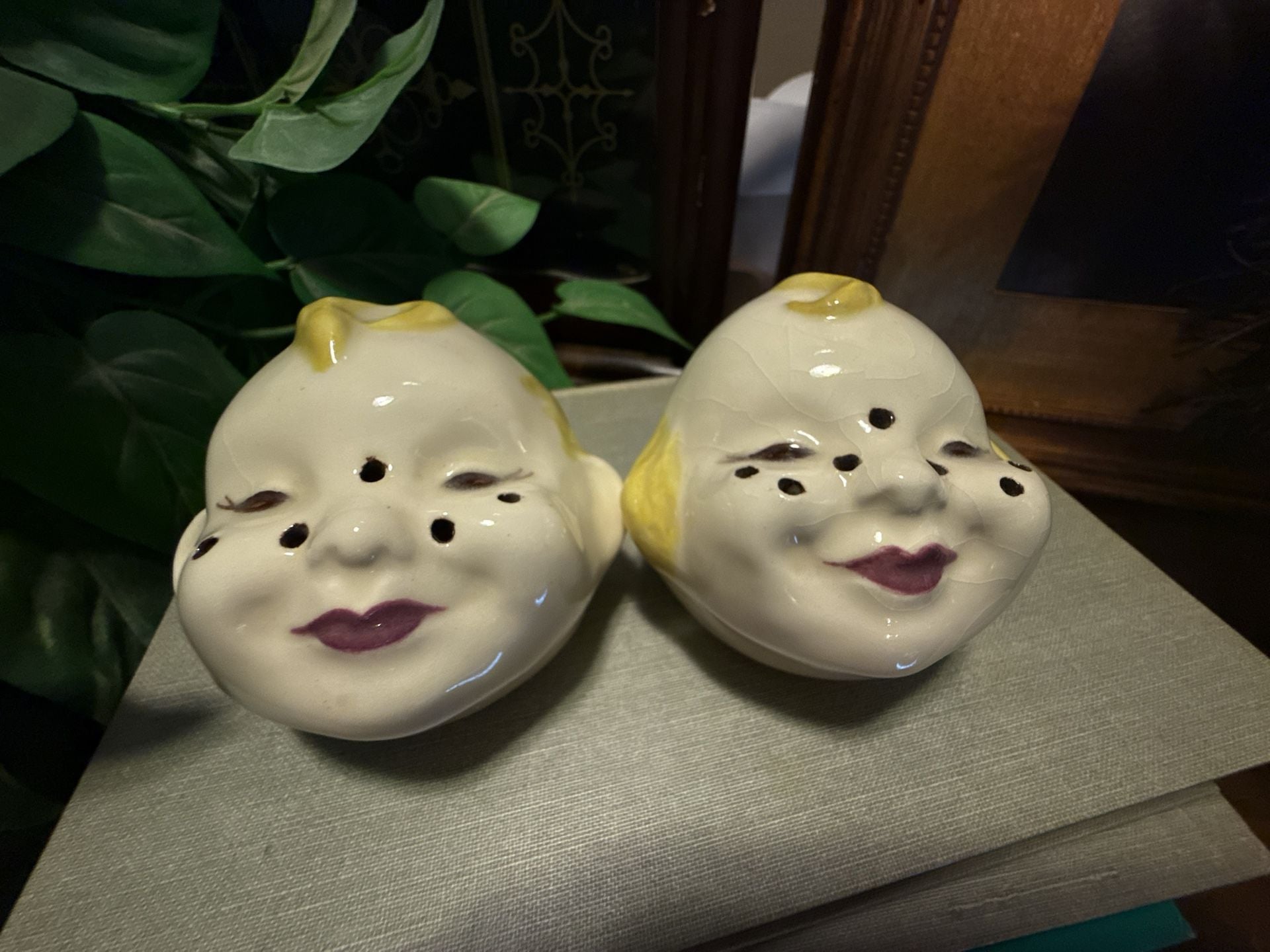 Vintage Nut Tree Vacaville California Baby Face Salt & Pepper Shakers – Mid-Century Souvenir – Original Nut Tree Labels 2