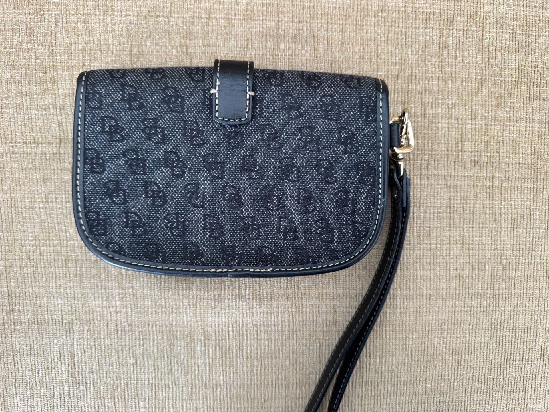 Dooney & Bourke Signature Jacquard Canvas and Leather Push Lock Wristlet 11
