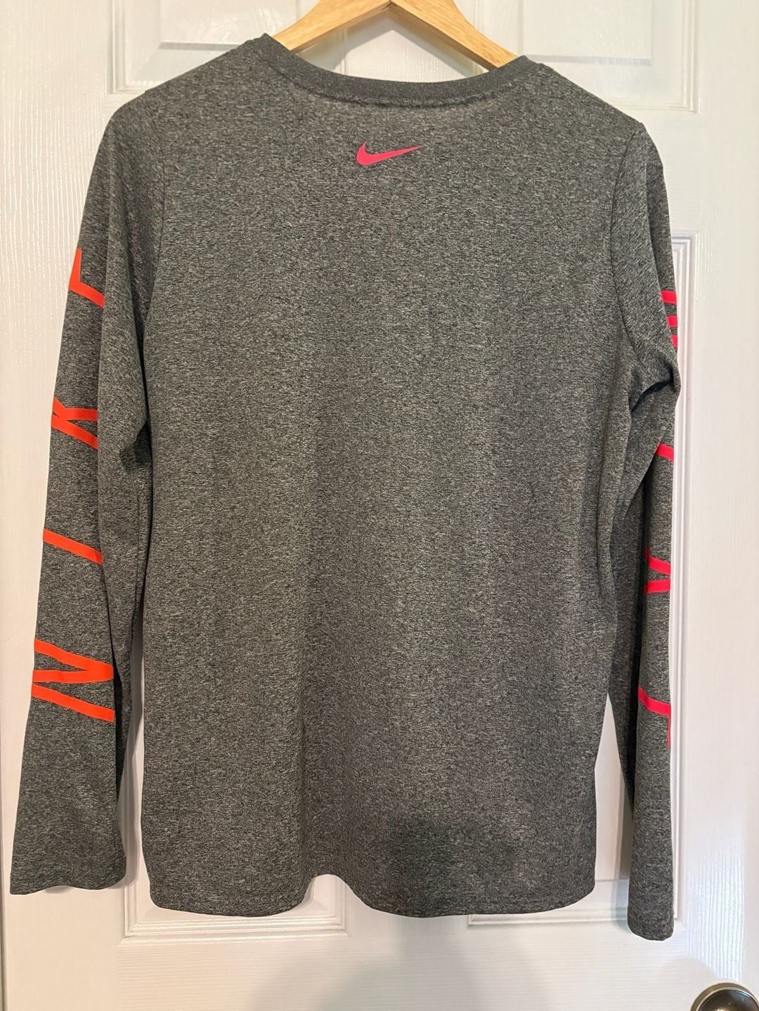 EUC Nike Dri-FIT Gray Long Sleeve Top w/ Neon Pink Logo & Sleeve Graphic, large 3
