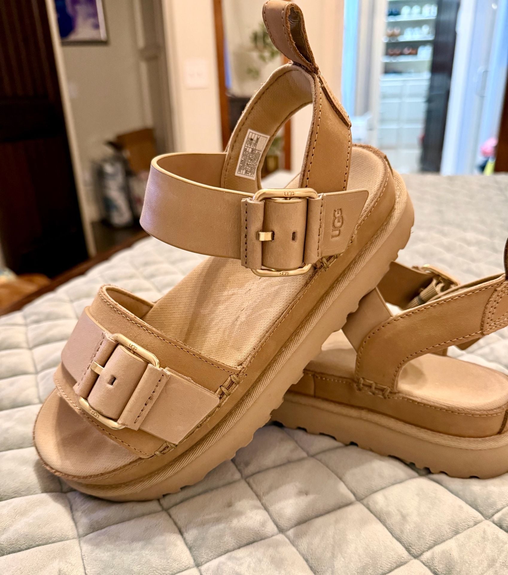 UGG Goldenstar Villa Platform Sandal, 8.5 2
